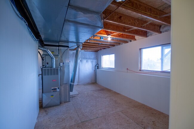 Building Photo - 5747 Jaguar Way