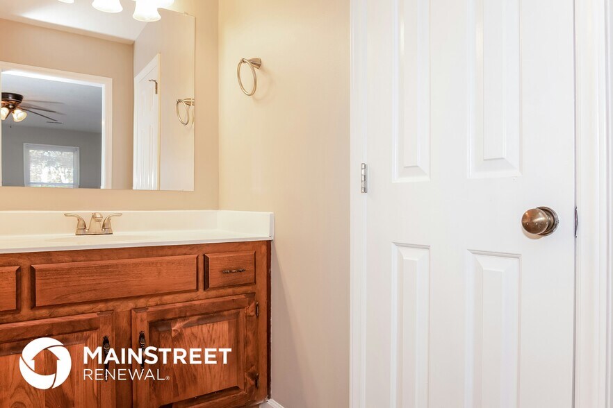 Building Photo - 19600 Whilehaven Ct