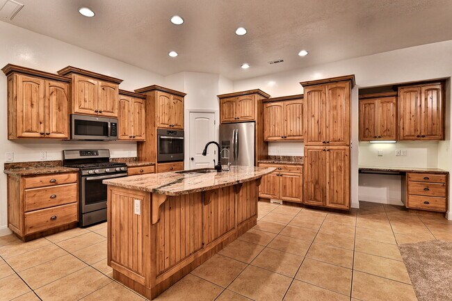 Building Photo - 2478 E Springs Dr