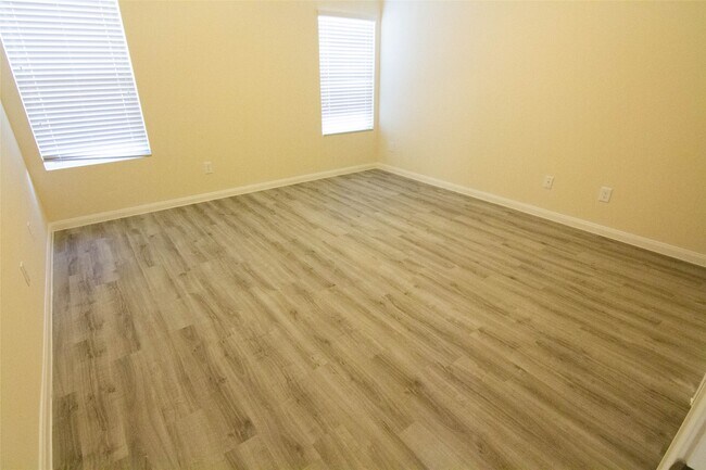 Building Photo - 301 N Meadows Dr