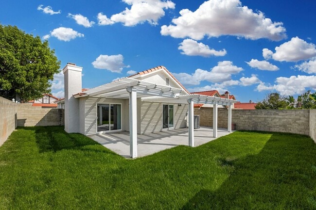 Building Photo - Beautiful Highland Home