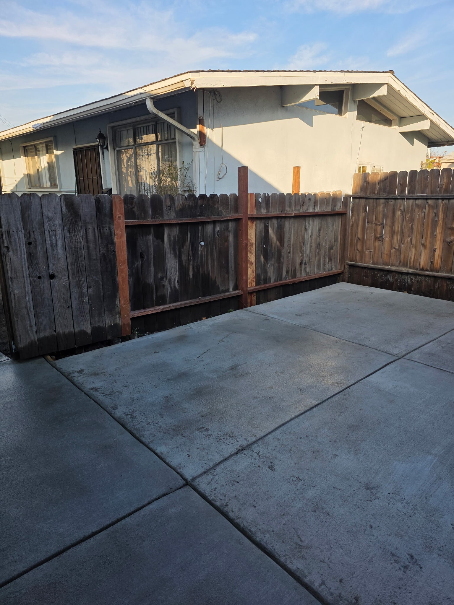 Side Yard - 3250 1/2 Walnut Grove Ave