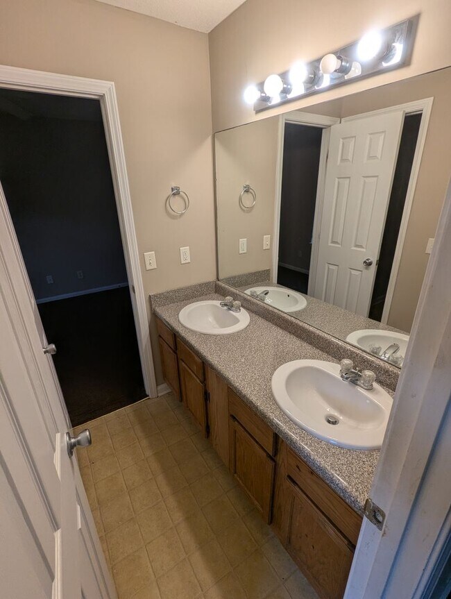 Building Photo - 601 18th St