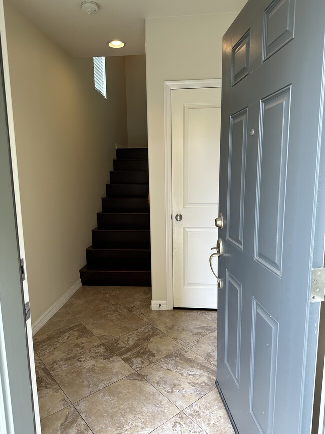 Unit 711 foyer - 22919 Mariposa Ave