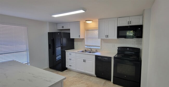 Building Photo - 306 W Hale Ave