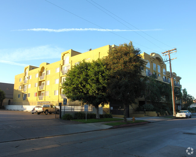 Building Photo - Carlyle Court