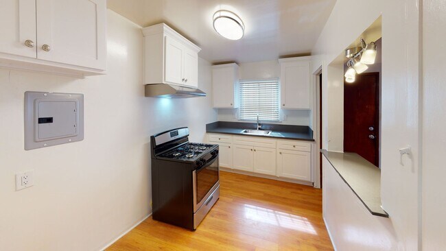 Building Photo - Longwood Apartments...Beautiful 1 bedroom ...