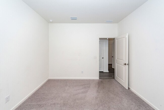 Building Photo - 713 Pisces Ln
