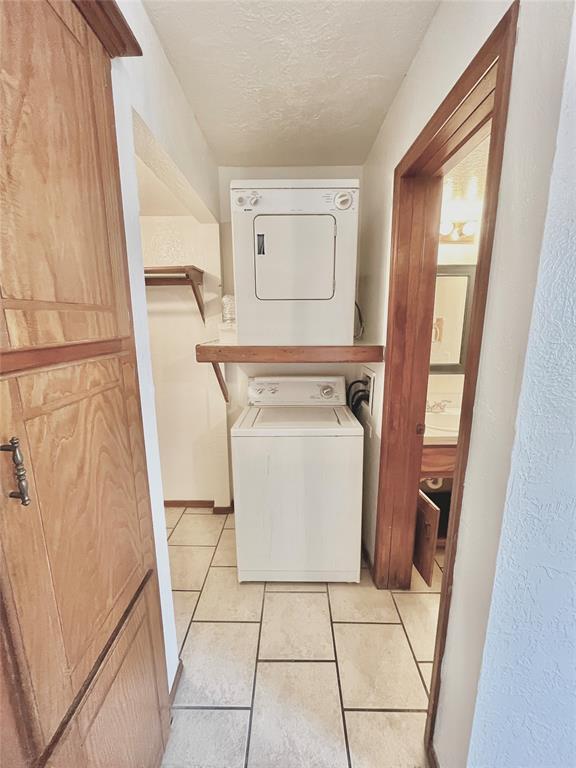 Building Photo - 1901 E Lindsey St