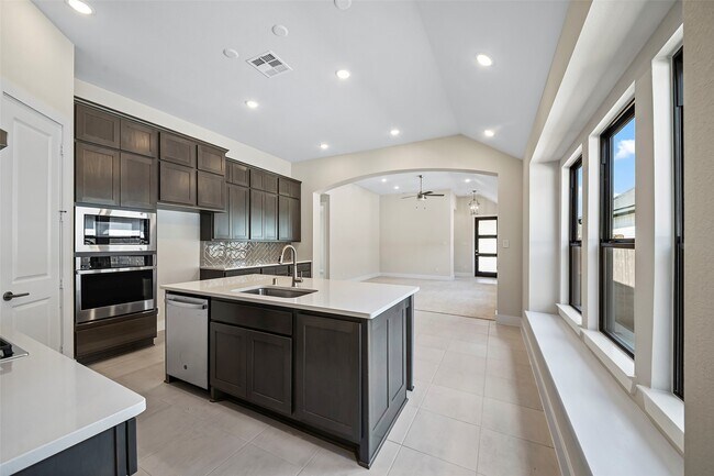 Building Photo - 233 Trapper Creek Dr