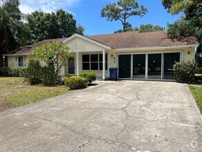 Building Photo - Spacious 4 Bedroom, 2 Bathroon with covere...