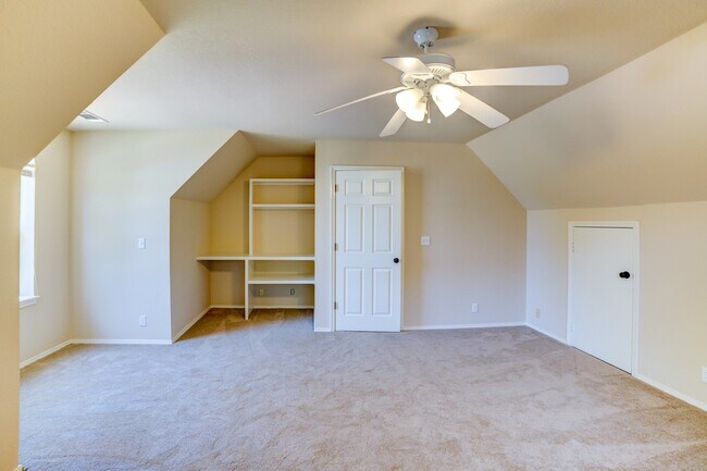 Building Photo - Beautiful home across from Jenks Middle School