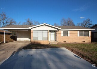 Building Photo - AVAILABLE NOW! 3 Bed 2 Bath Home Near UT T...