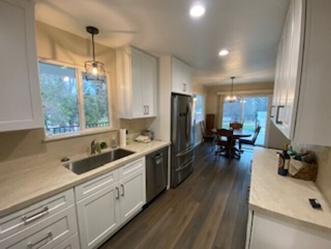 Building Photo - Energy-Efficient & Stylish Sonora Home wit...