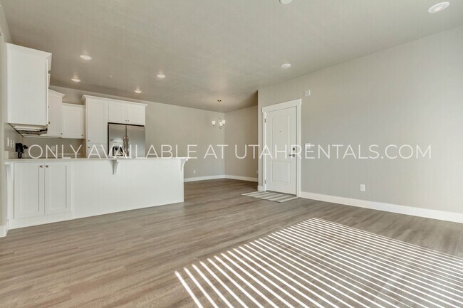 Building Photo - 1128 S 820 E