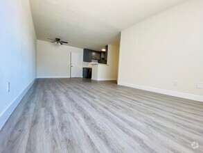 Building Photo - 6943 Hazeltine Ave Van Nuys, CA 91405