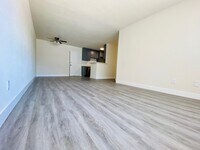 Building Photo - 6943 Hazeltine Ave