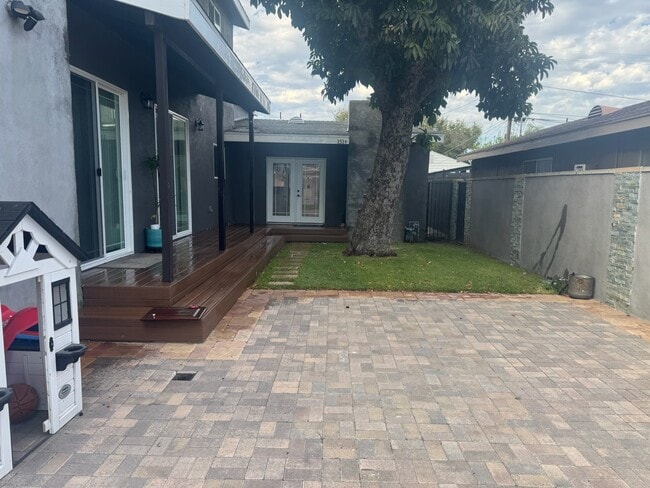 Building Photo - 151 W 53rd St