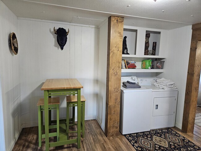 Building Photo - 2006 WY-352