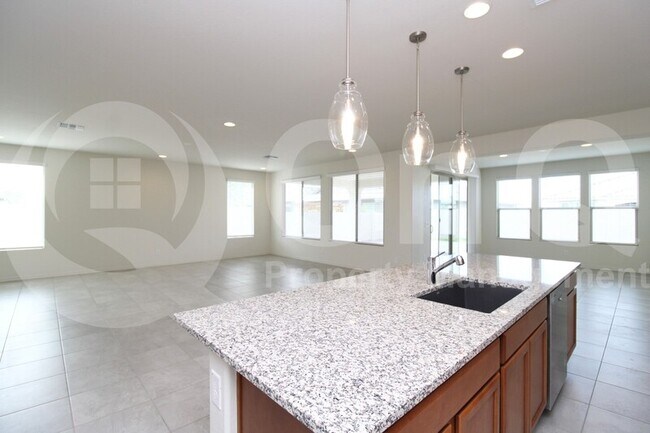 Building Photo - 5866 N 86th Ln