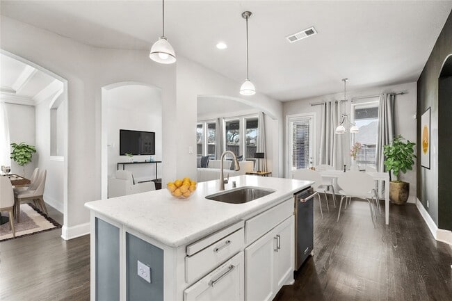 Building Photo - 1304 Damsel Caitlyn Dr