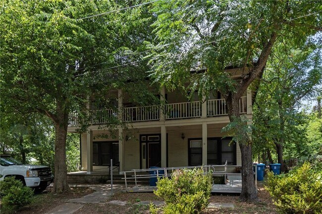 Building Photo - 106 S Ave A