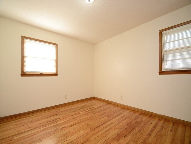 Building Photo - 5115 S 48th Ave