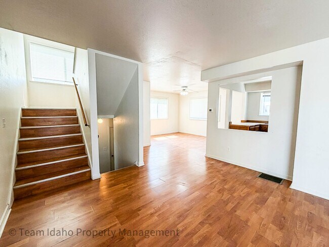 Building Photo - 562 Deer Meadow Ct