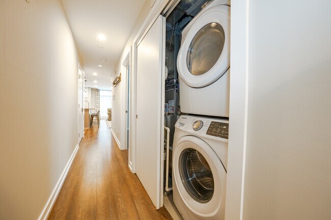 Building Photo - 769 N Uber St