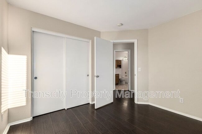 Building Photo - 41207 N Cambria Dr