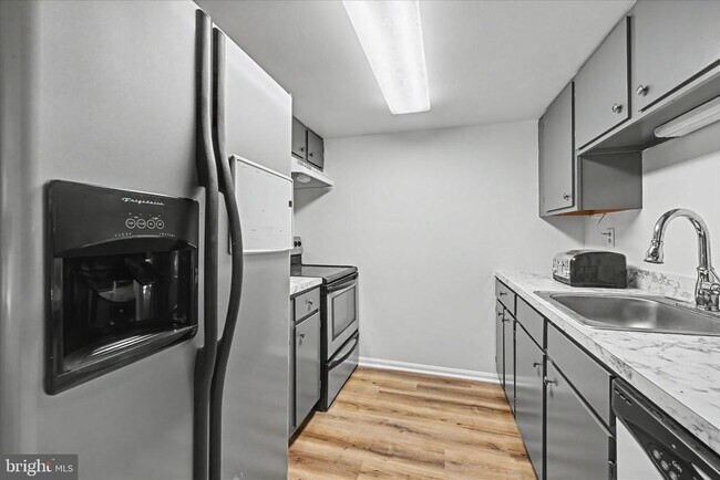 Building Photo - 678 Newbridge Ct
