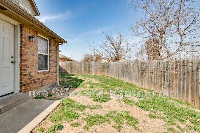 Building Photo - 1736 W Palm Pl