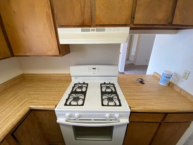Building Photo - 2 Bed / 1 Bath (South Atascadero)
