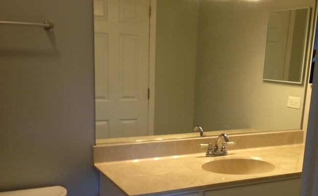 Building Photo - 1300 Queensgreen Cir