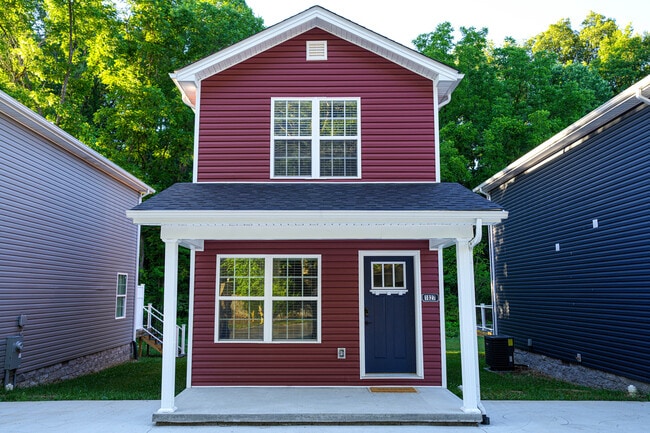 Building Photo - 1027 W 5th St