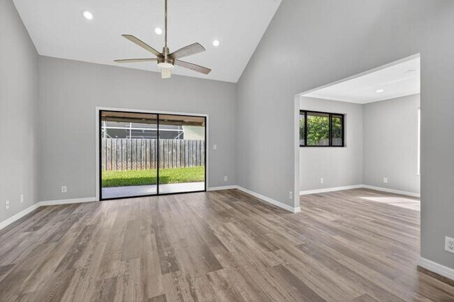 Building Photo - 6119 Mullin St