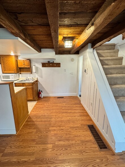 Building Photo - 315 Maplewood Ave