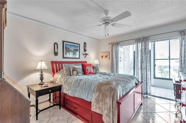 Building Photo - 425 Windrush Bay Dr