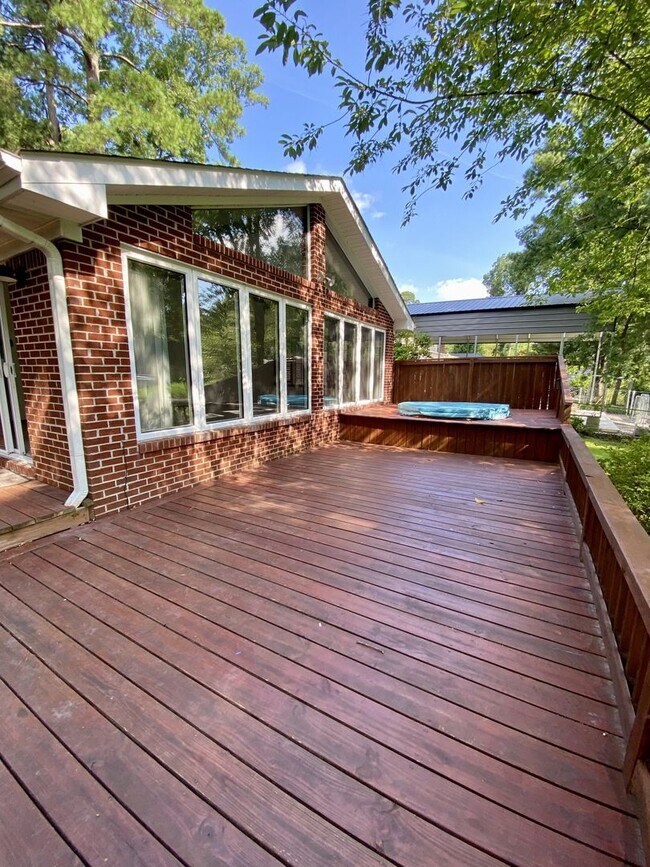 Building Photo - Beautiful Elizabeth River Home