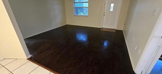 Building Photo - 401 Skylark Ln NW