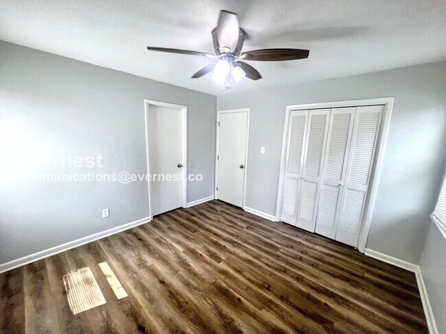 Building Photo - 3 Bed, 2 Bath Home with Carport / Pet-Friendly / Coming Soon!