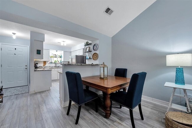 Building Photo - 116 W White Willow Cir