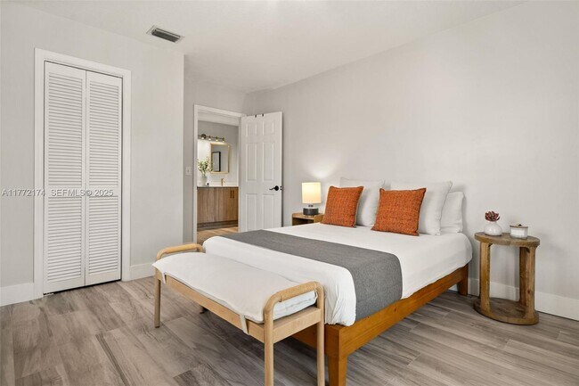 Building Photo - 911 SW 57th Ave