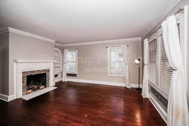 Building Photo - 332 W McLelland Ave