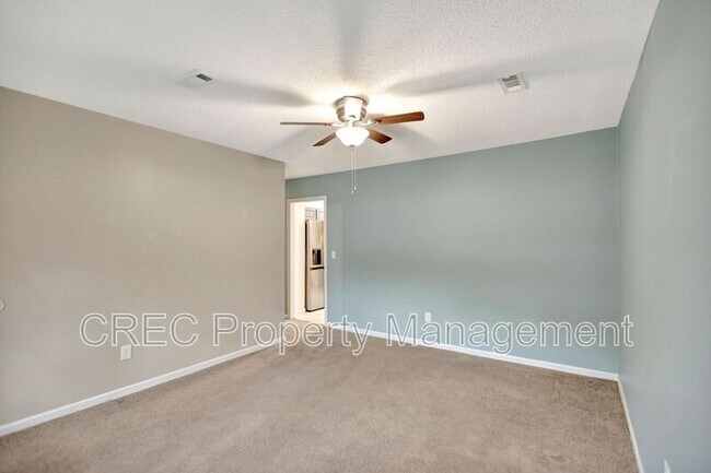 Building Photo - 122 Longleaf Dr