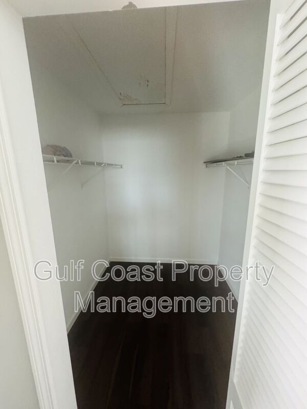 Building Photo - 3300 Loveland Blvd