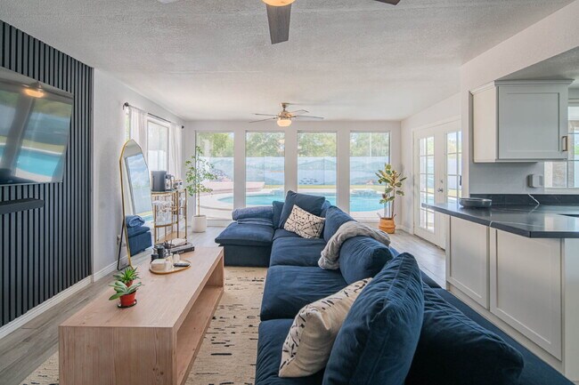 Building Photo - 10615 N 63rd Dr