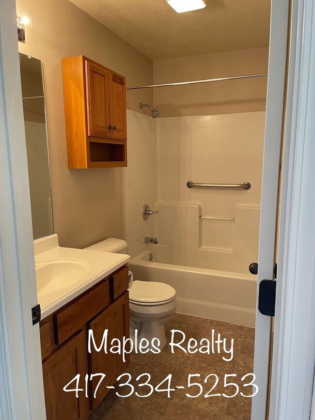 Building Photo - 3 BED, 2 BATH SINGLE FAMILY HOME IN HOLLIS...