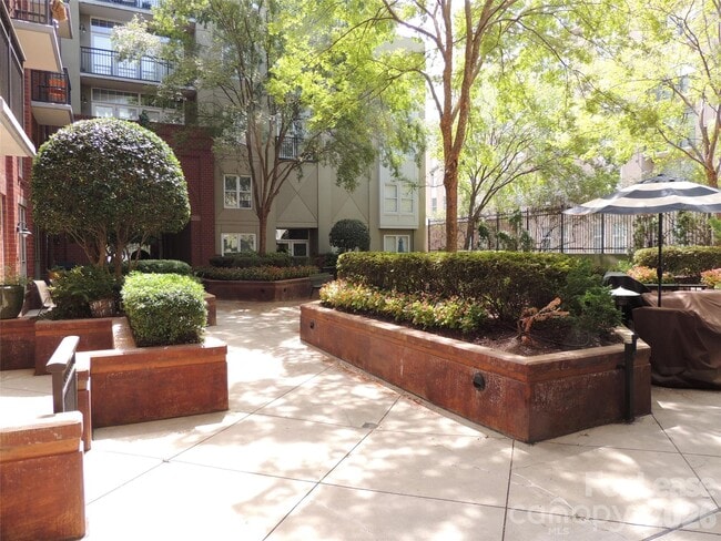 Building Photo - 1320 Fillmore Ave