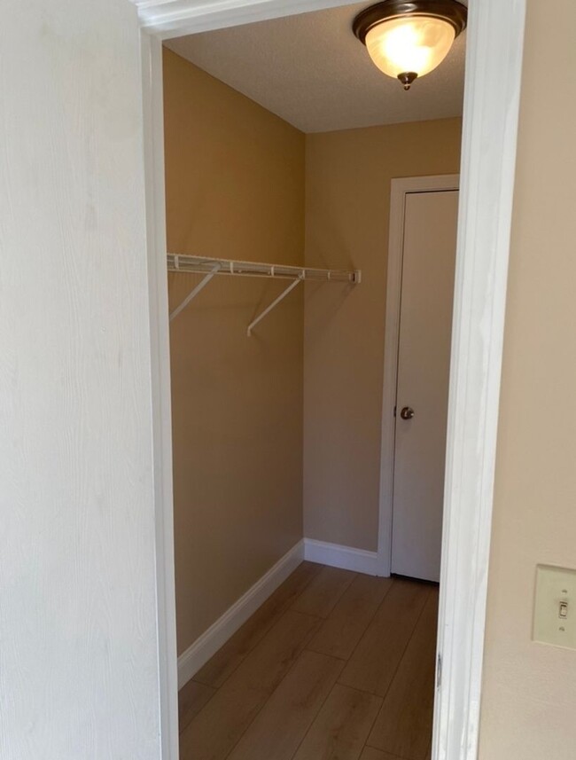 Building Photo - Charming 2BR Condo in Manchester